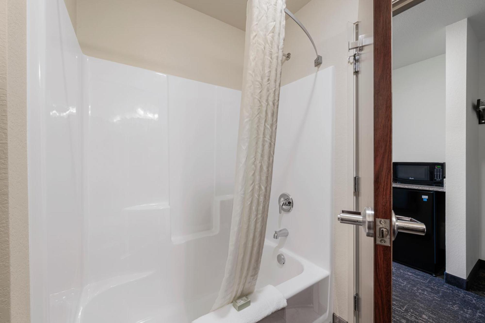 Cobblestone Hotel & Suites - Bellefontaine Ngoại thất bức ảnh
