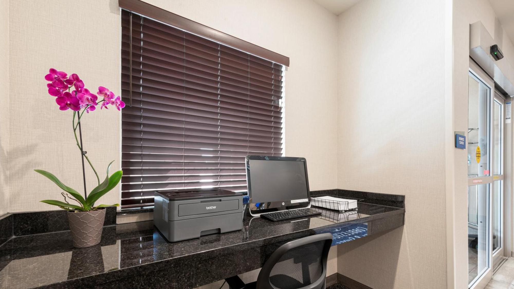 Cobblestone Hotel & Suites - Bellefontaine Ngoại thất bức ảnh