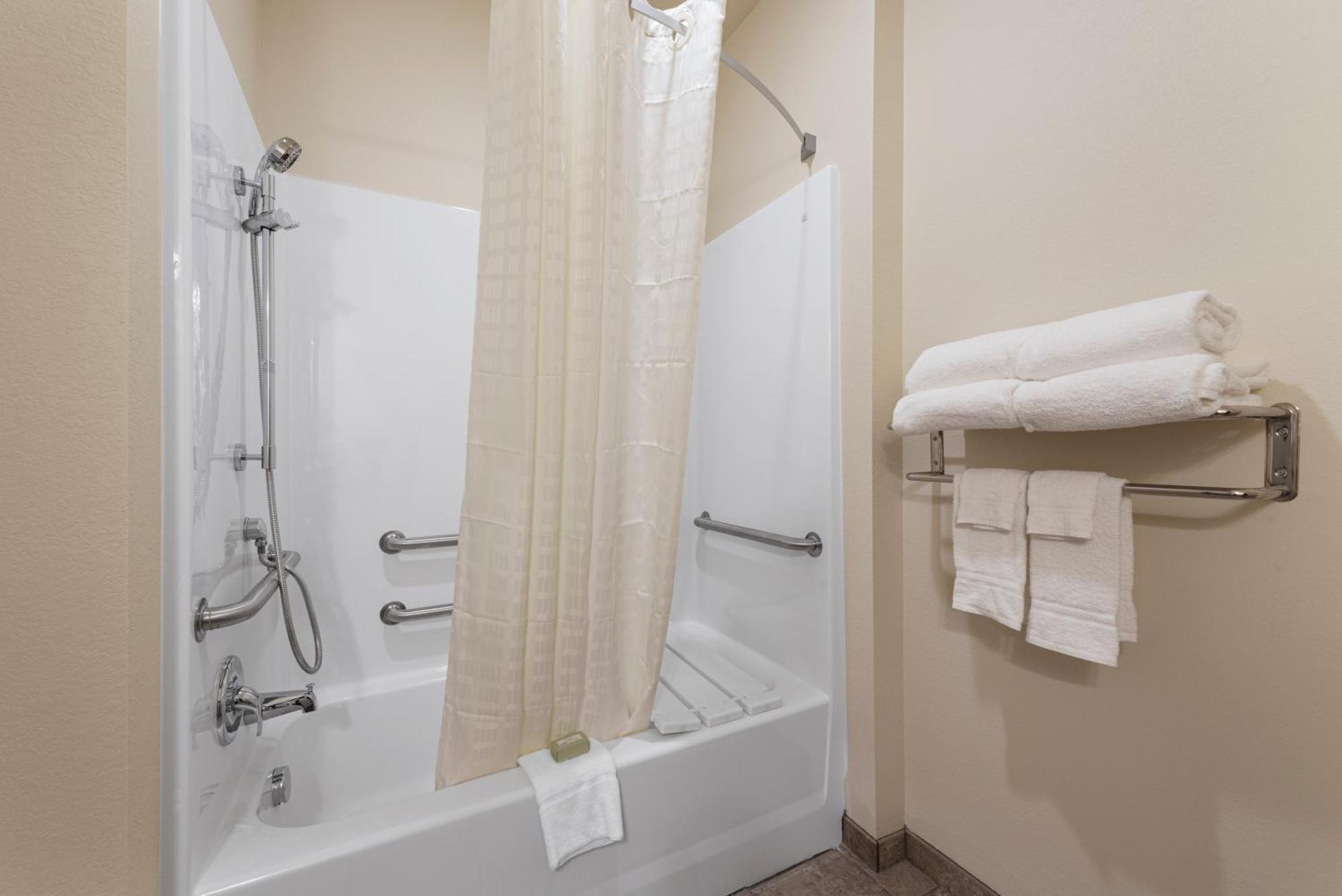 Cobblestone Hotel & Suites - Bellefontaine Ngoại thất bức ảnh